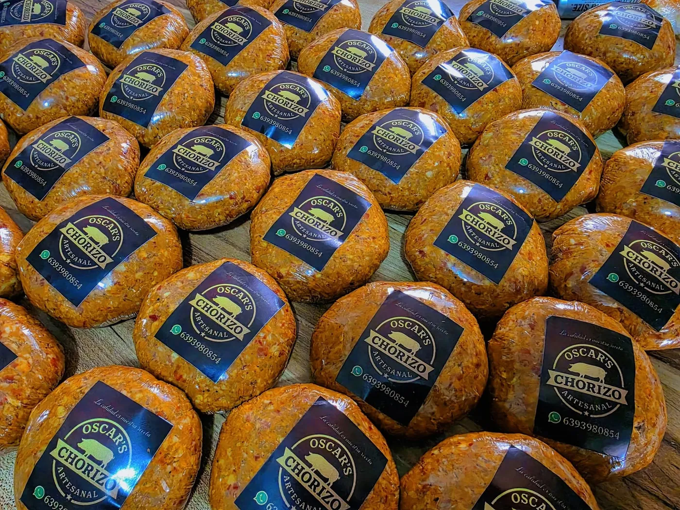 Bolas de chorizo Oscar's con su etiqueta, listas para entregar